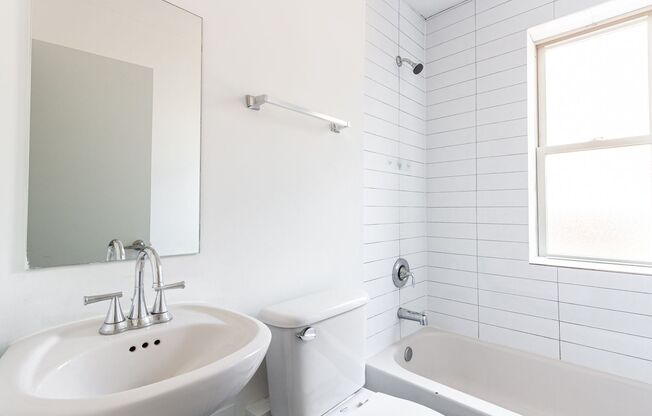 1 bed, 1 bath, $1,700, Unit 4F