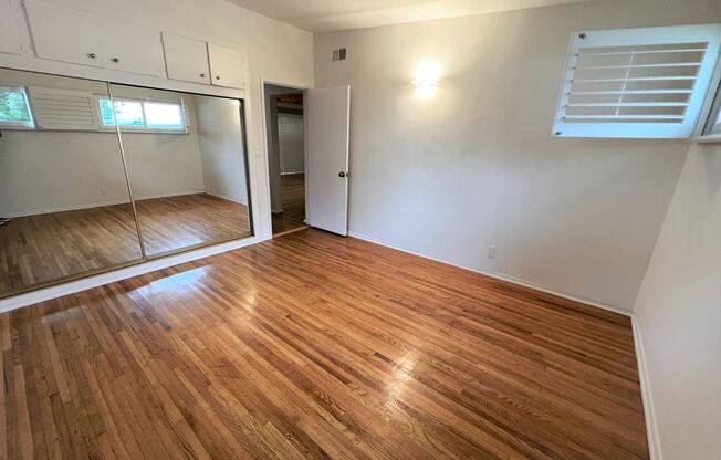 Gorgeous 3 Bedroom 1.5 Bath Home located in the scenic Mt. Washington Hillside