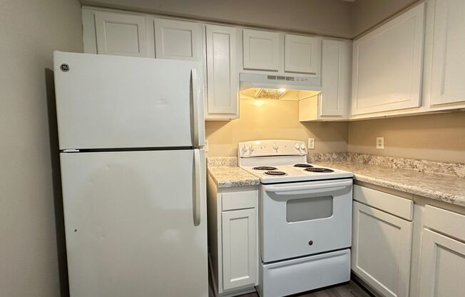 2 beds, 1 bath, $900, Unit 8