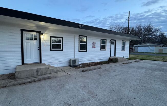 $895 AND BY FORT HOOD!!!  WATER & TRASH INCLUDED IN RENT!