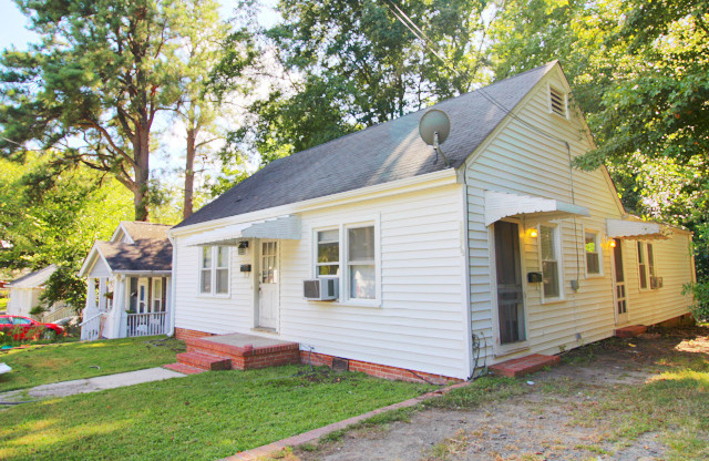 Cozy Duplex Apartment well located in Walltown in downtown Durham!