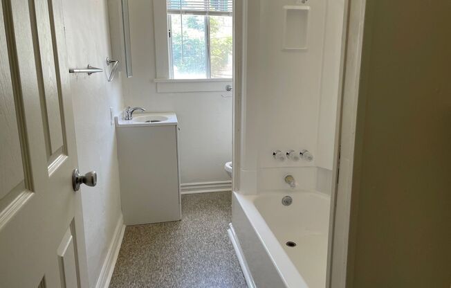 Studio, 1 bath, $1,400