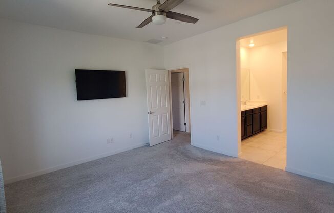 3 beds, 2.5 baths, $1,850, Unit UNIT 21102