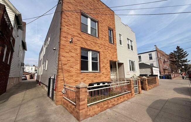 1675 85 ST
