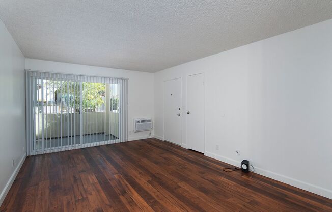 1 bed, 1 bath, 690 sqft, $2,175, Unit 009