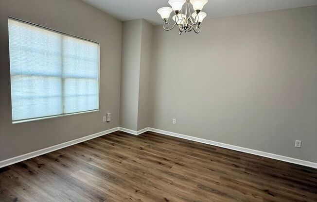 Great Oakwood Location- 3 bedroom, 2.5 bath townhome