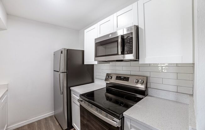 1 bed, 1 bath, 732 sqft, $1,600, Unit 806