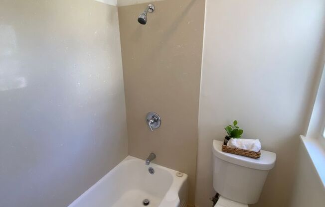 2 beds, 1 bath, $1,995, Unit Apt 07