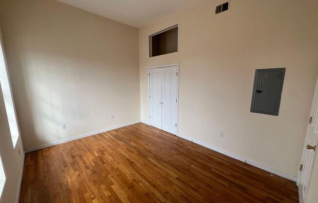 1 bed, 1 bath, $1,095, Unit Apt. B