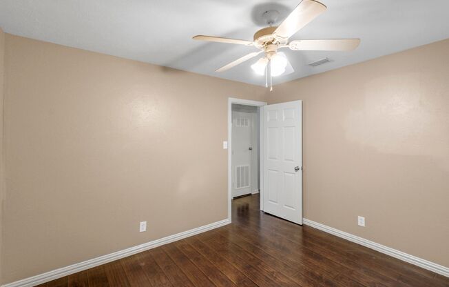 2425 Lakeview Cir