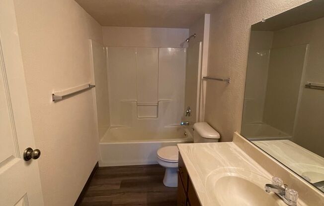 2 beds, 1 bath, 900 sqft, $949.99, Unit 1790-R105