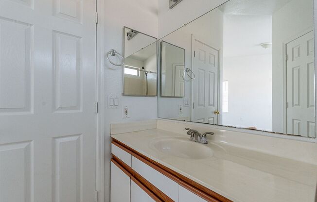 3 beds, 2.5 baths, $1,945, Unit UNIT 1096