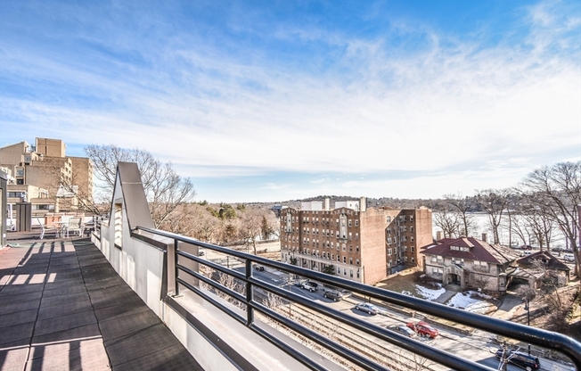 1 bed, 1 bath, 700 sqft, $3,100, Unit 610