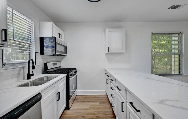 8 bed 5 Bath house in center of West campus Pre Lease Aug 2026