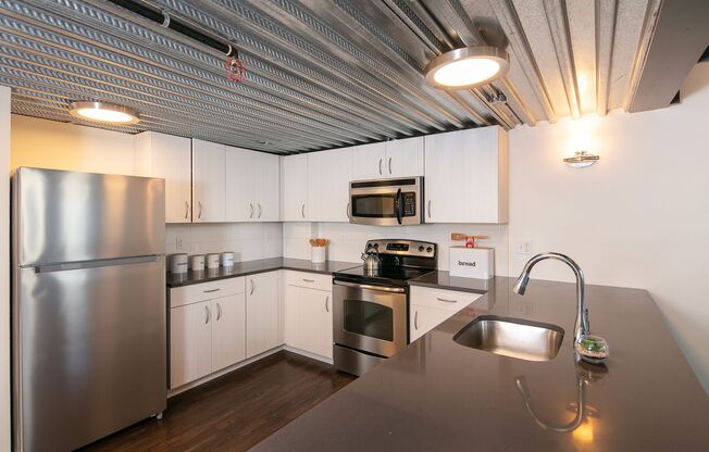1 bed, 1 bath, 1,005 sqft, $2,795, Unit 102