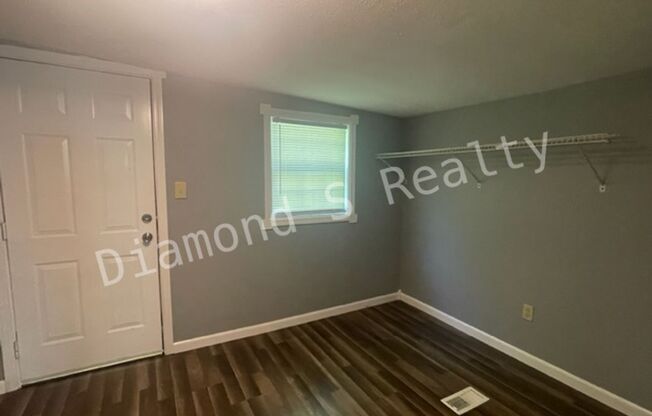 3 beds, 1.5 baths, $1,000