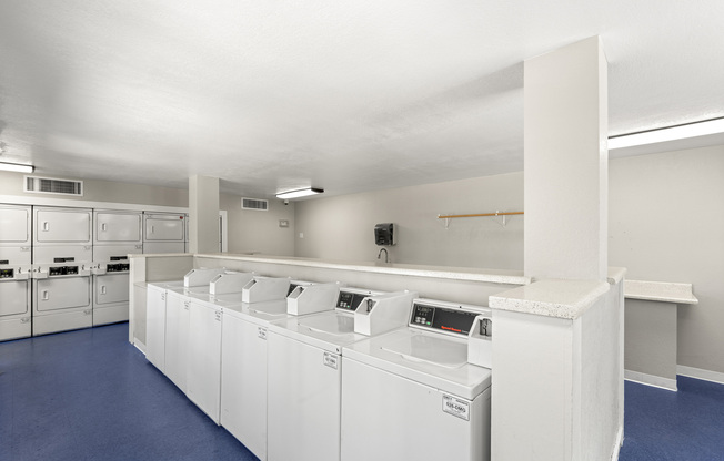 Oakridge Apartments - Laundry Room