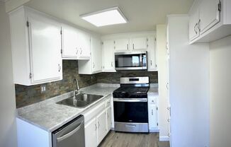 2 beds, 1 bath, $3,500, Unit 326