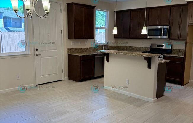 Luxury and Convenience: Fully Equipped 3-Bedroom 2.5 Bathroom 2 car garage Condo in Carson City