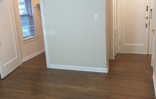 Studio, 1 bath, 450 sqft, $1,395, Unit 105