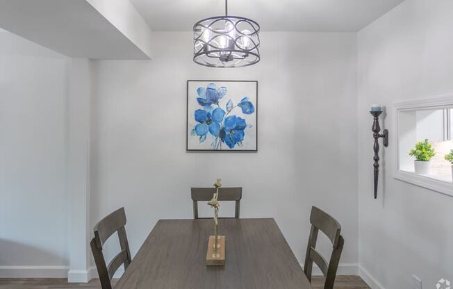 Dining Area at Galbraith Pointe Apartments and Townhomes*, Cincinnati, Ohio