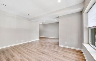 3 beds, 2 baths, 1,345 sqft, $2,150, Unit 4143 S. Michigan Ave #1