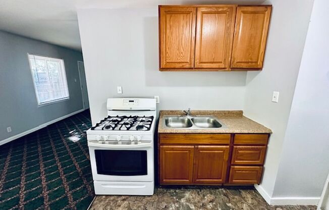 1 bed, 1 bath, 500 sqft, $850, Unit 5276 S Wayne Rd