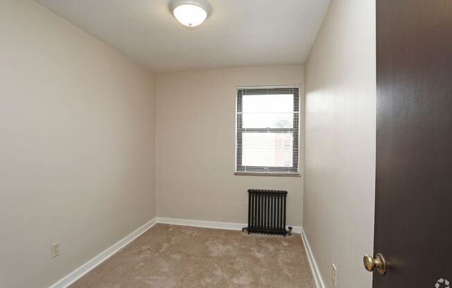 2 beds, 1 bath, 723 sqft, $1,650, Unit 05D
