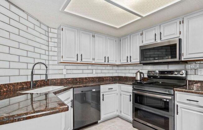 Beautiful Scottsdale Condo with Pool Views!