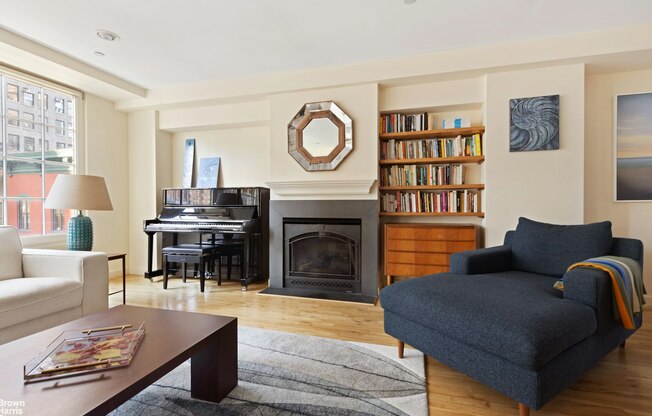 111 W 28 ST