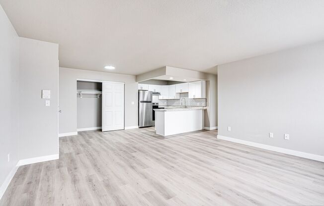 2 beds, 1 bath, 850 sqft, $1,099, Unit B212