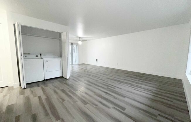 2 beds, 1 bath, 863 sqft, $1,595, Unit B-204