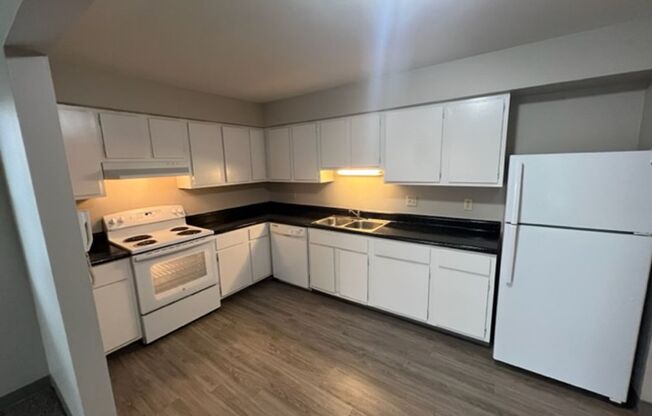 2 beds, 1 bath, $1,045, Unit 2609IRE