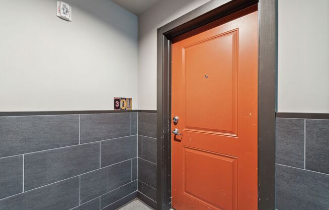 3 beds, 1 bath, 800 sqft, $1,350, Unit Unit 301