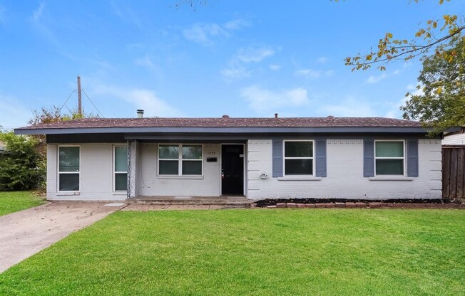 1225 CHAPMAN DR