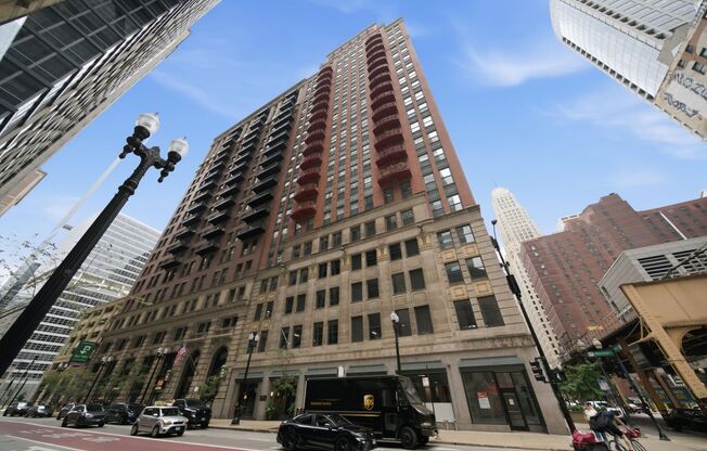Beautiful 2BD/2BTH CONDO IN THE LOOP!