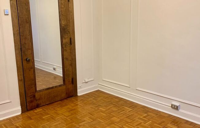 Studio, 1 bath, 300 sqft, $1,335, Unit 530-214