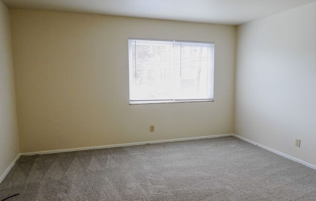 47 Auburn Avenue — Franklin Park / Olde Towne East Apartments, Columbus, OH