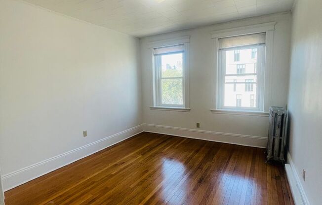 3 beds, 1 bath, 821 sqft, $3,500, Unit 14P-7