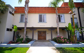 Ocean View Townhomes exterior building front