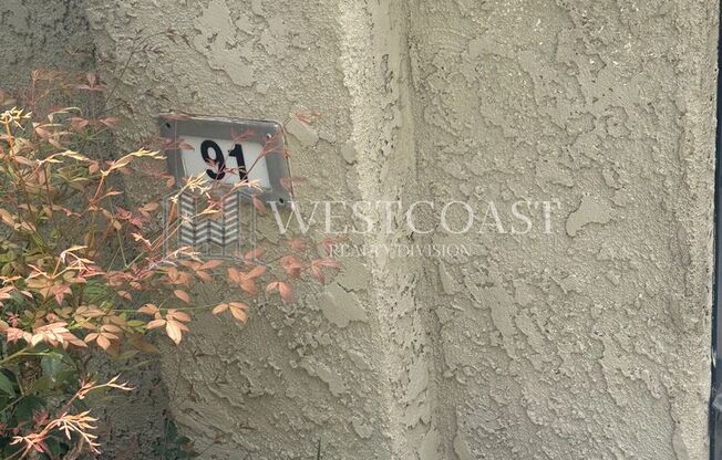 ***$500-OFF Move In Special**** Charming Updated End-Unit Condo in a Beautiful Tree-Lined Community!