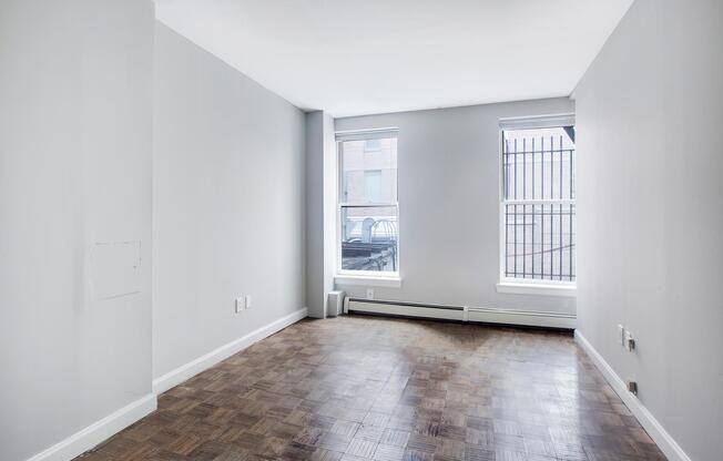 596 9 AVE