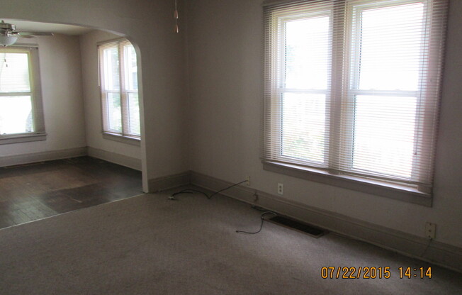 SHORT-TERM LEASE Available now through July 2024!!!  Cute 2 bedroom, 1 bath house in Iowa City
