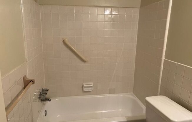 1 bed, 1 bath, 715 sqft, $1,575, Unit 00 - U- 2