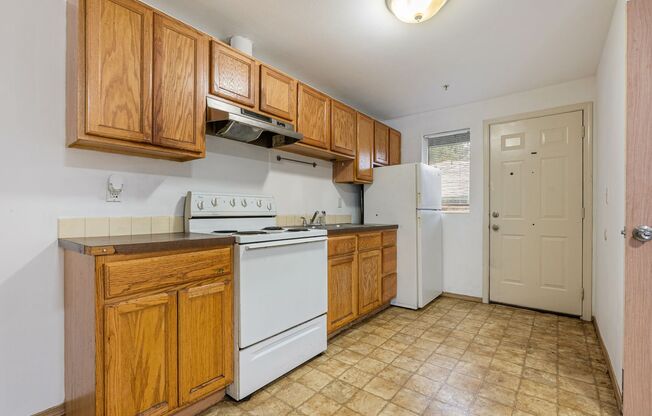 6043 -6051 NE Simpson