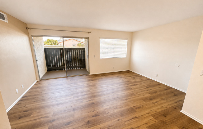 2 beds, 2 baths, 993 sqft, $2,485, Unit 13