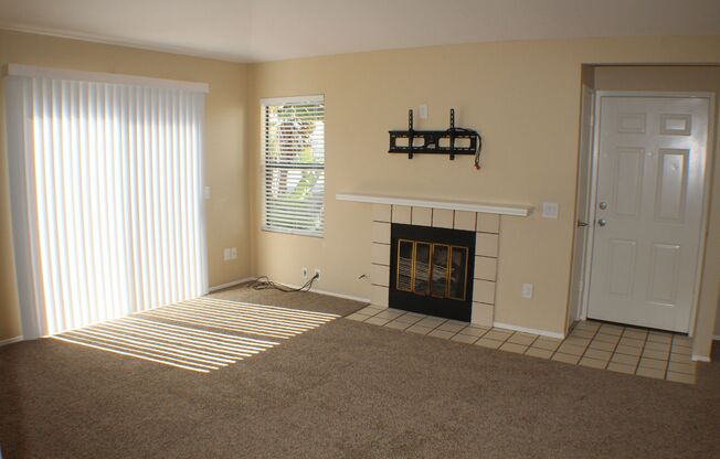 Spacious 2BR/2BA San Diego Condo Featuring In-Unit Washer/Dryer, Balcony & Reserved Parking!