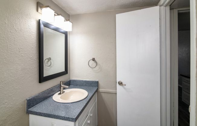 Royal Terrace: $100 Moves You In + $1200 in Savings!* Renovated Euless Apartments, New Management!