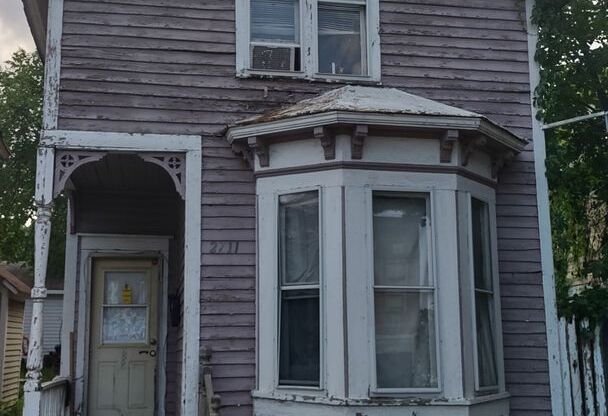 Beautiful 3 bedrrom 1 bathroom House in Minneapolis!