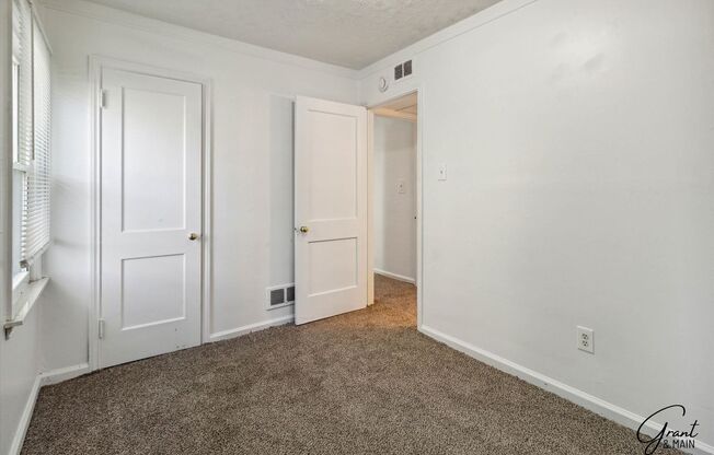 3 beds, 1 bath, $1,100